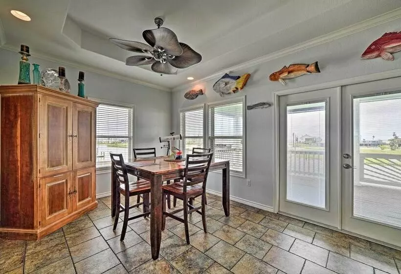Waterfront Rockport Home W/ Dock & 3 Kayaks!