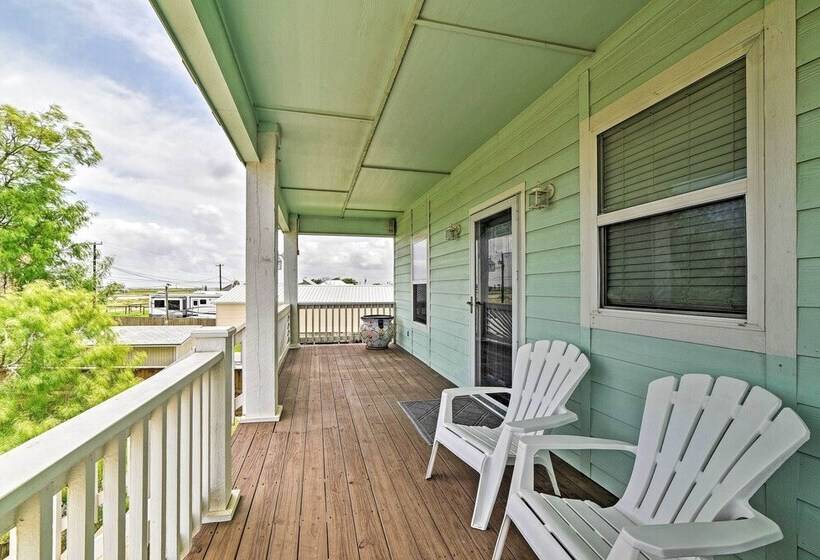 Waterfront Rockport Home W/ Dock & 3 Kayaks!