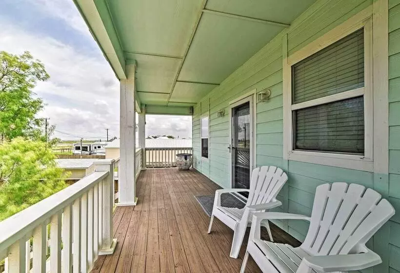Waterfront Rockport Home W/ Dock & 3 Kayaks!