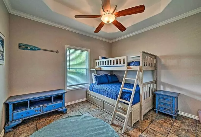 Waterfront Rockport Home W/ Dock & 3 Kayaks!