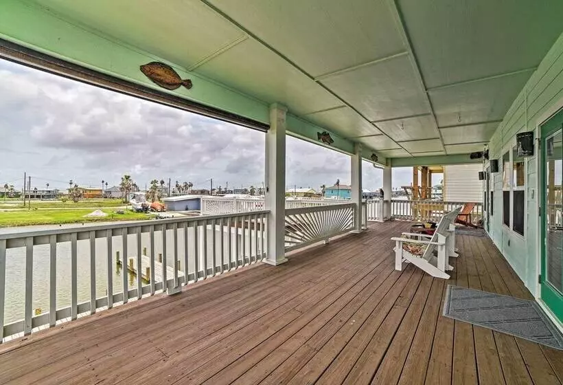 Waterfront Rockport Home W/ Dock & 3 Kayaks!