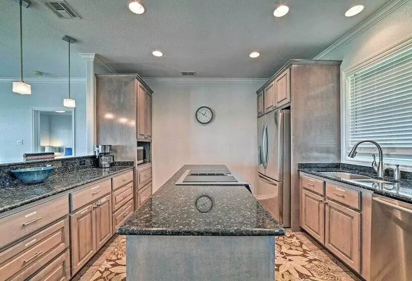 Waterfront Rockport Home W/ Dock & 3 Kayaks!