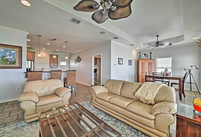 Waterfront Rockport Home W/ Dock & 3 Kayaks!