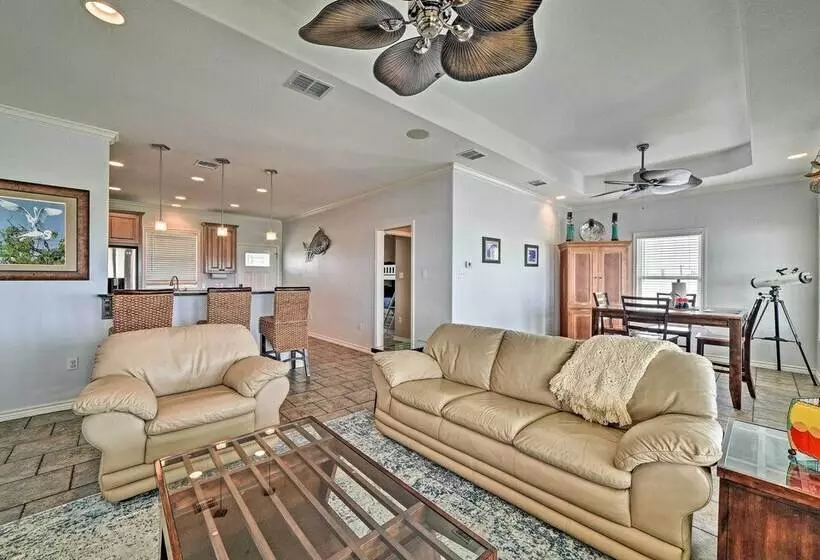 Waterfront Rockport Home W/ Dock & 3 Kayaks!