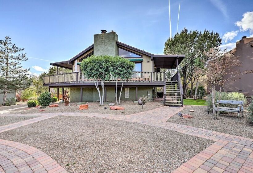 West Sedona House W/ Deck & Views, 3 Mi To Uptown!