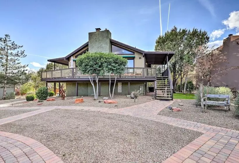 West Sedona House W/ Deck & Views, 3 Mi To Uptown!