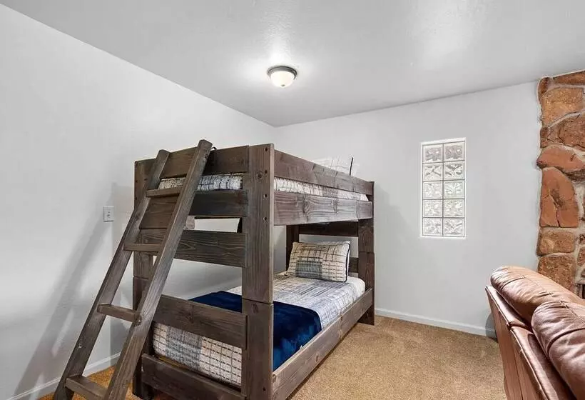 West Sedona House W/ Deck & Views, 3 Mi To Uptown!