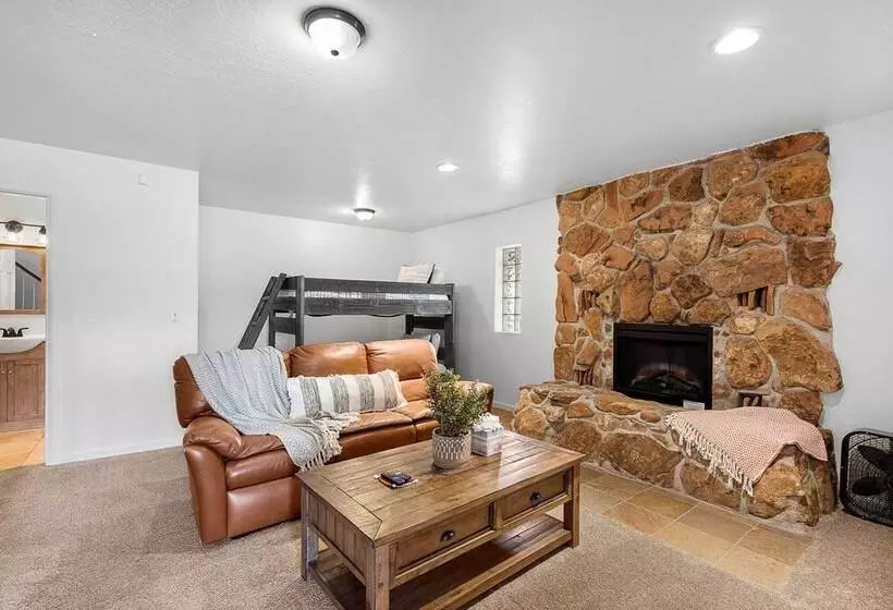 West Sedona House W/ Deck & Views, 3 Mi To Uptown!