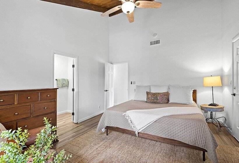 West Sedona House W/ Deck & Views, 3 Mi To Uptown!