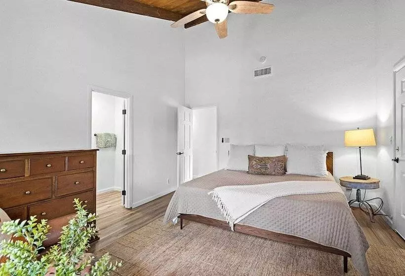 West Sedona House W/ Deck & Views, 3 Mi To Uptown!