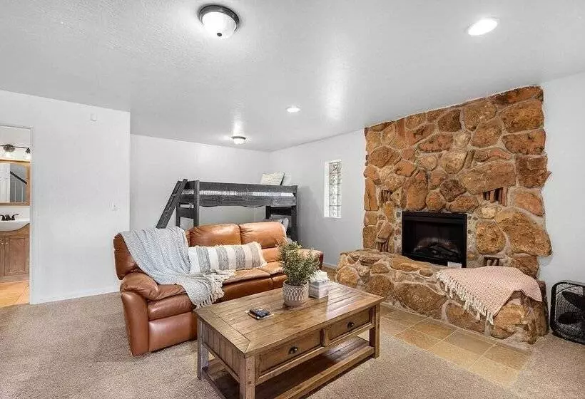 West Sedona House W/ Deck & Views, 3 Mi To Uptown!