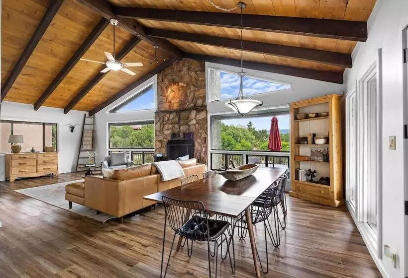 West Sedona House W/ Deck & Views, 3 Mi To Uptown!