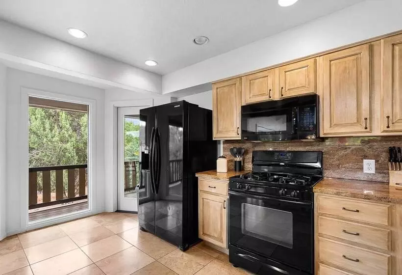 West Sedona House W/ Deck & Views, 3 Mi To Uptown!