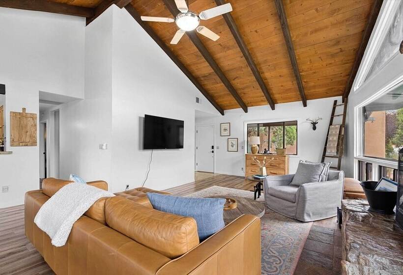 West Sedona House W/ Deck & Views, 3 Mi To Uptown!