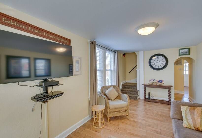 Wildwood House W/ Enclosed Porch   Walk To Beach!