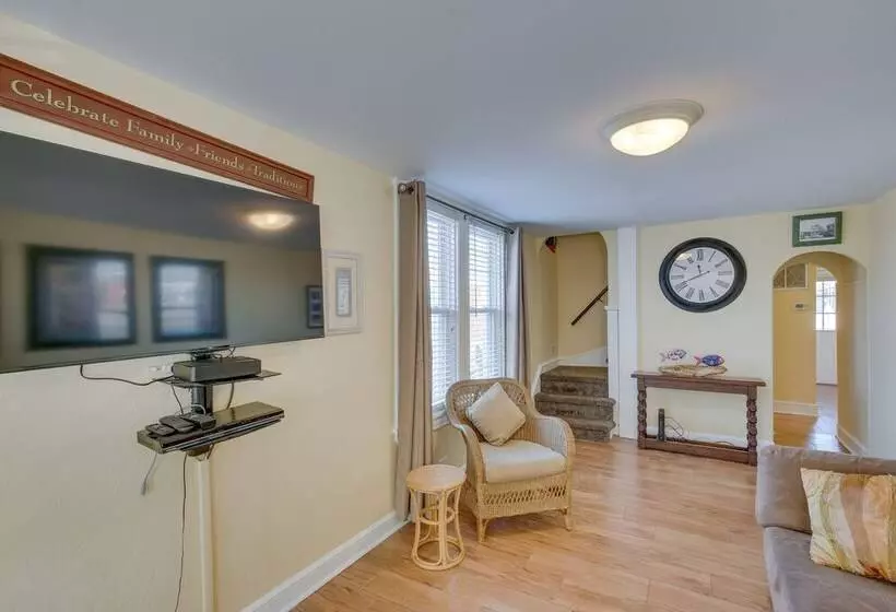 Wildwood House W/ Enclosed Porch   Walk To Beach!