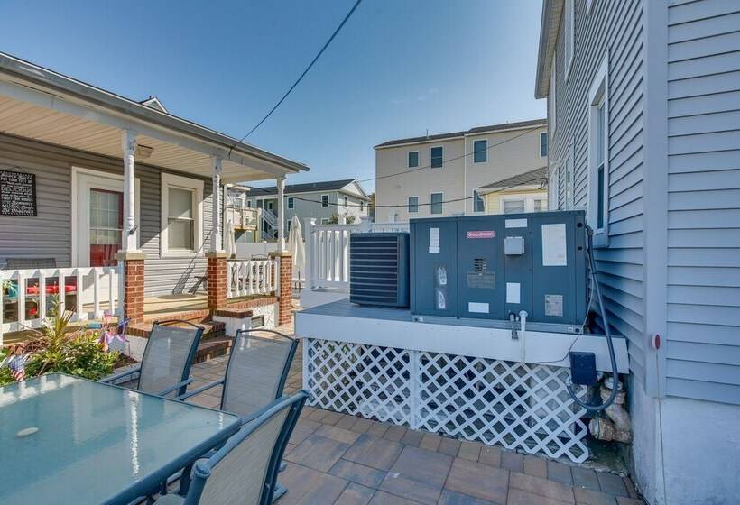 Wildwood House W/ Enclosed Porch   Walk To Beach!