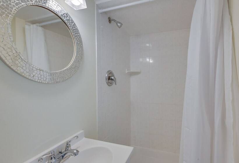 Wildwood House W/ Enclosed Porch   Walk To Beach!