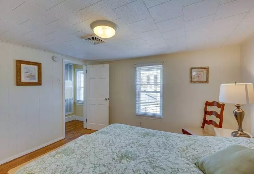 Wildwood House W/ Enclosed Porch   Walk To Beach!