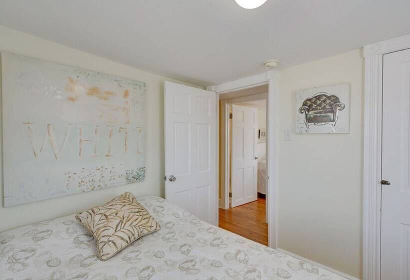 Wildwood House W/ Enclosed Porch   Walk To Beach!