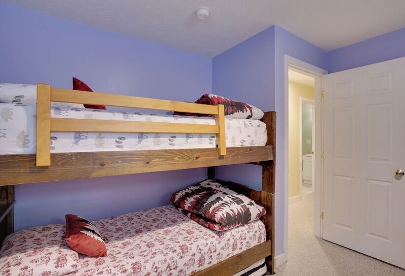 Bethel Chalet W/ Hot Tub: 3 Miles To Sunday River!