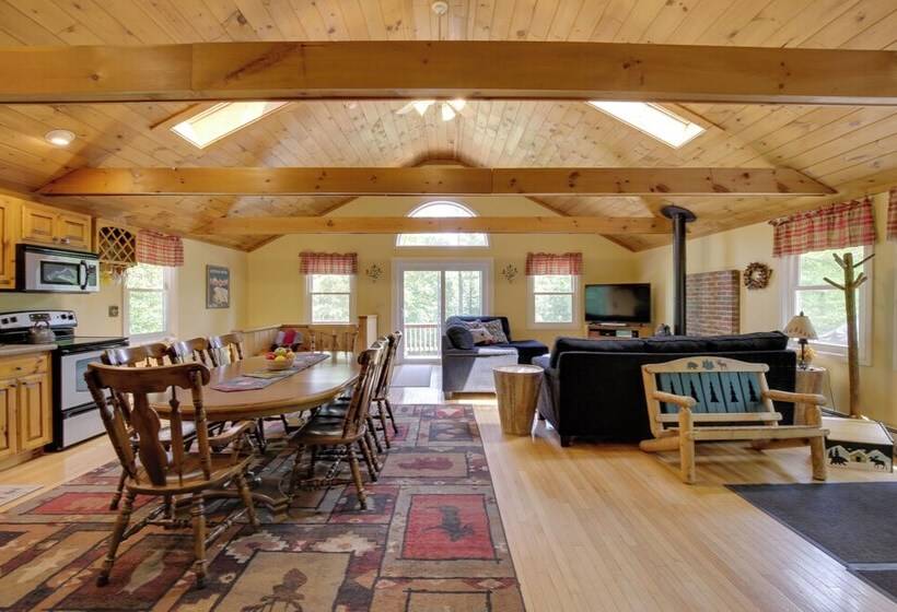 Bethel Chalet W/ Hot Tub: 3 Miles To Sunday River!