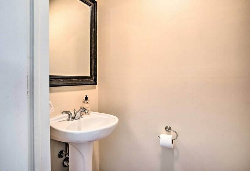 Bright Reedville Abode W/ Dock On Whays Creek!