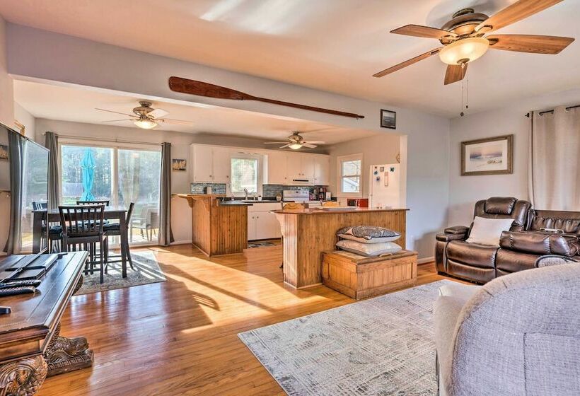 Bright Reedville Abode W/ Dock On Whays Creek!