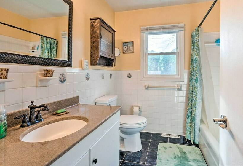 Bright Reedville Abode W/ Dock On Whays Creek!