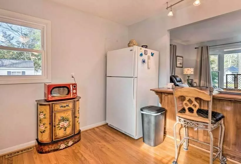 Bright Reedville Abode W/ Dock On Whays Creek!