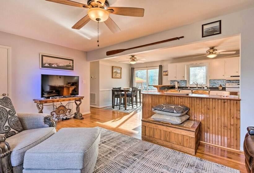 Bright Reedville Abode W/ Dock On Whays Creek!