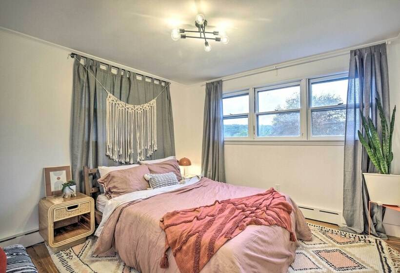 Casabison  Lake Katrine Home W/ Fire Pit!