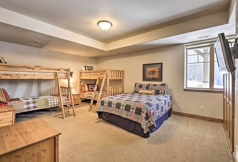 Fraser Cabin W/ Hot Tub & Mountain Views!