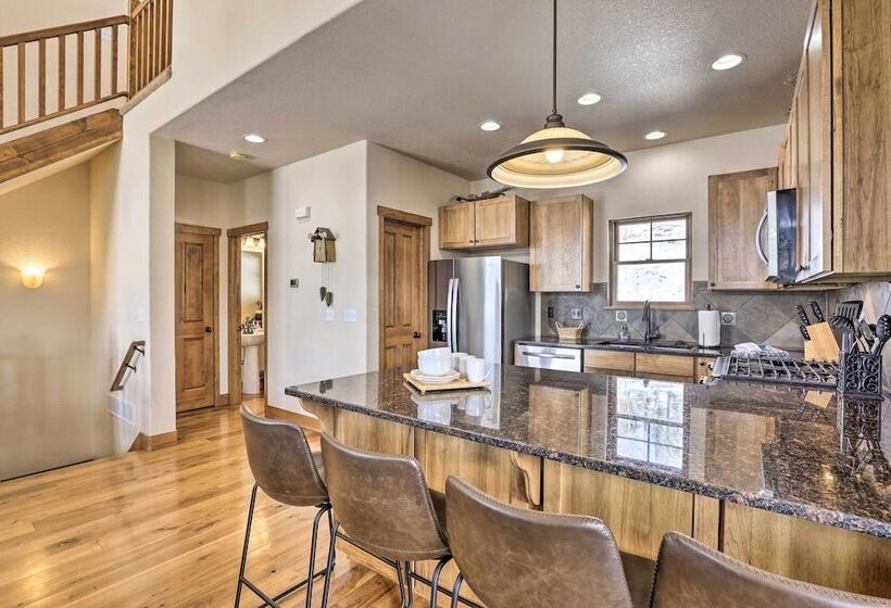 Fraser Cabin W/ Hot Tub & Mountain Views!