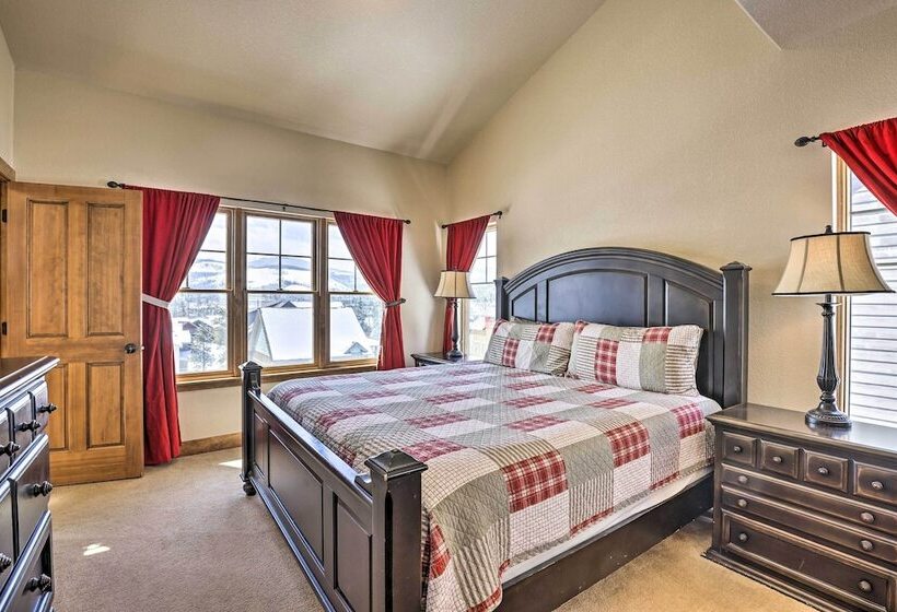 Fraser Cabin W/ Hot Tub & Mountain Views!