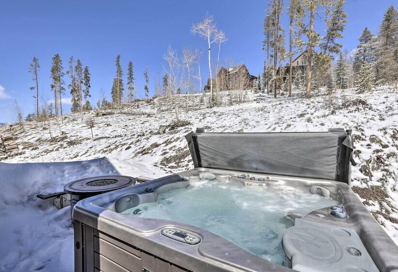 Fraser Cabin W/ Hot Tub & Mountain Views!