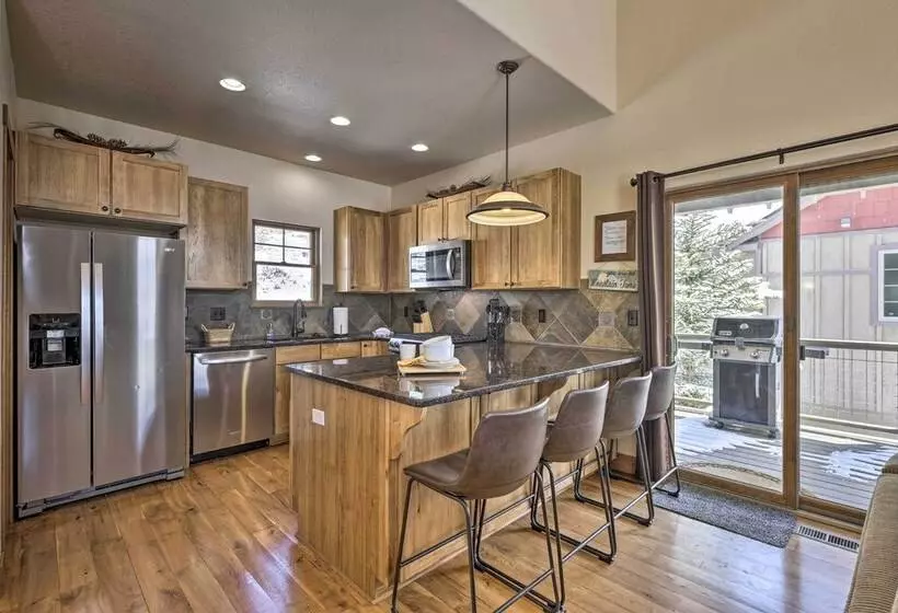 Fraser Cabin W/ Hot Tub & Mountain Views!