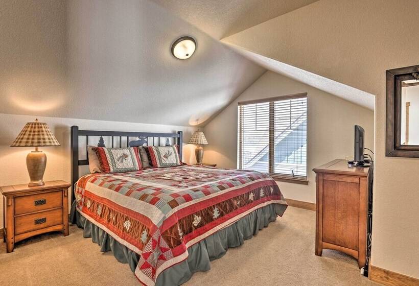 Fraser Cabin W/ Hot Tub & Mountain Views!