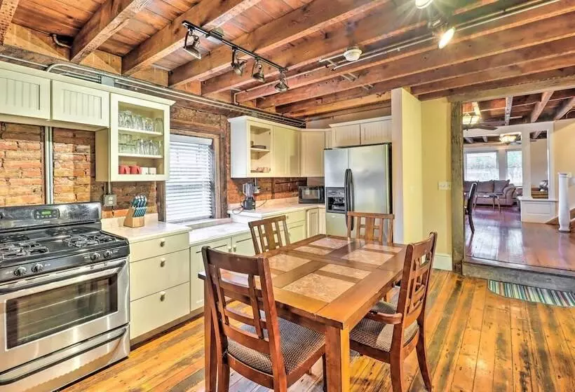 Charming & Historic Home W/ Lehigh River View
