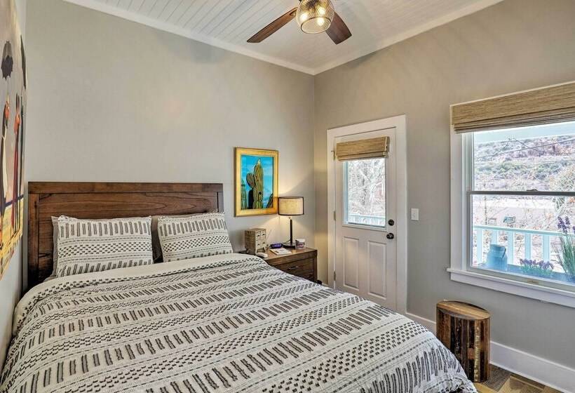 Charming Home W/ Balcony Walk To Main Street!