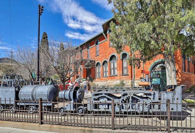 Charming Home W/ Balcony Walk To Main Street!