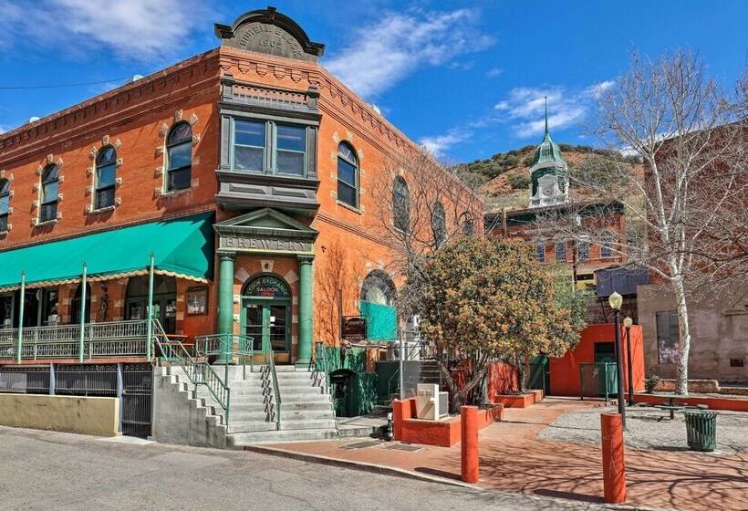 Charming Home W/ Balcony Walk To Main Street!