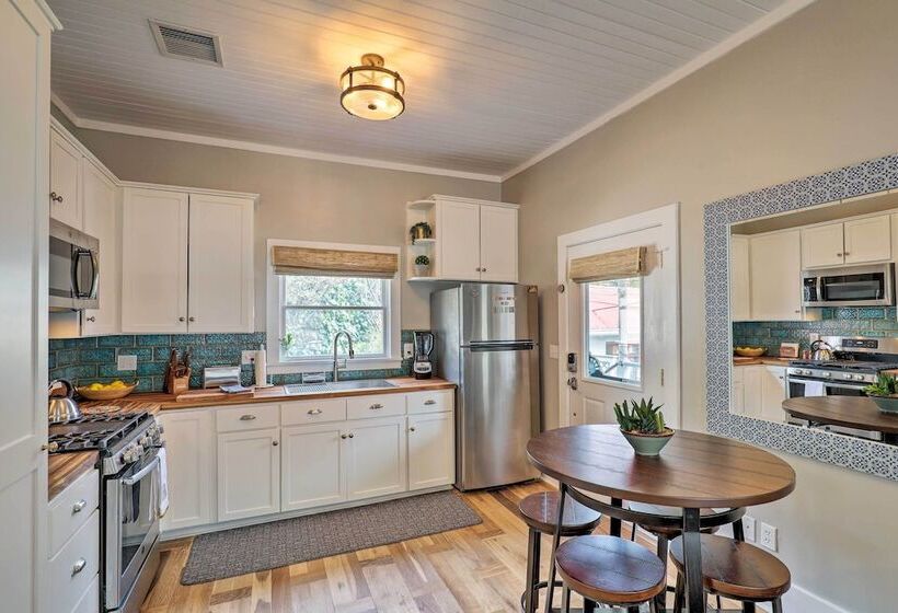 Charming Home W/ Balcony Walk To Main Street!