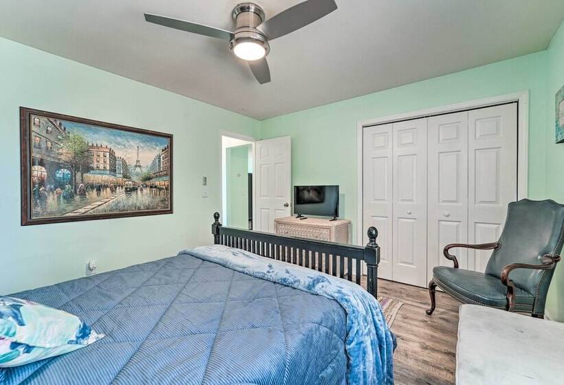 Charming Wilmington Home W/ Screened In Porch