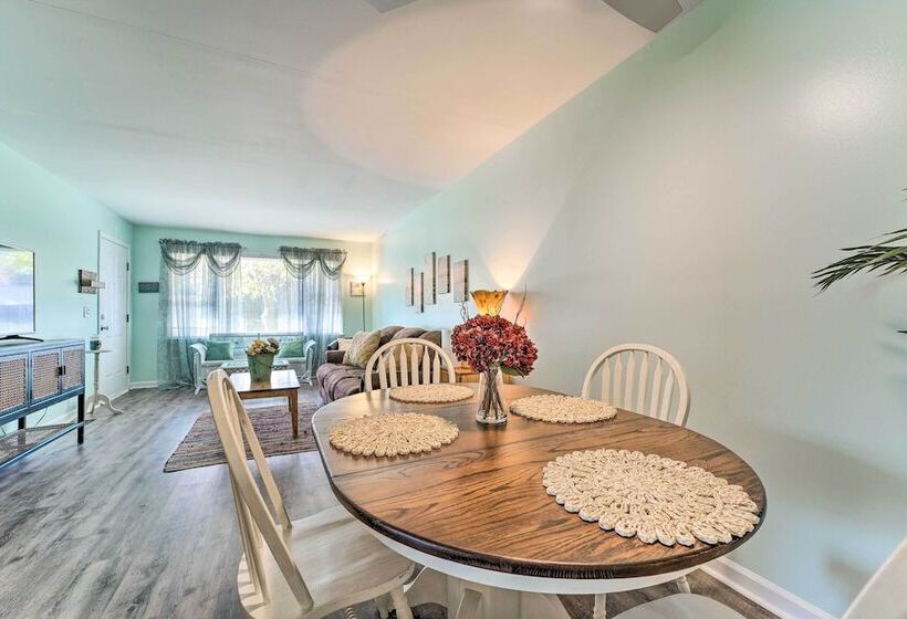 Charming Wilmington Home W/ Screened In Porch