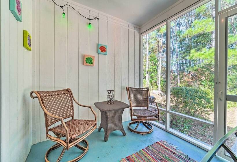 Charming Wilmington Home W/ Screened In Porch