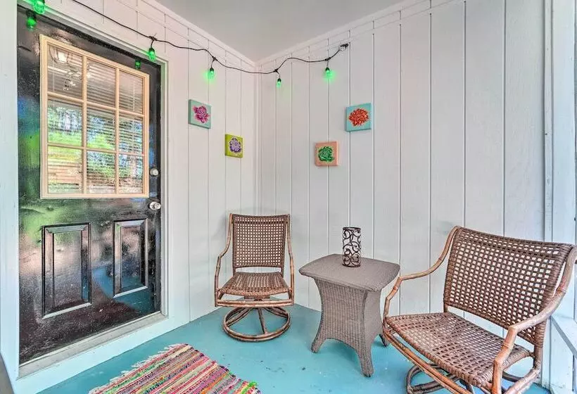 Charming Wilmington Home W/ Screened In Porch