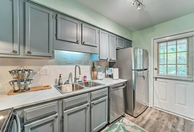 Charming Wilmington Home W/ Screened In Porch