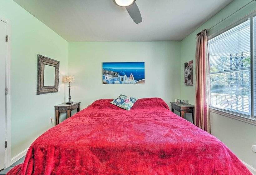 Charming Wilmington Home W/ Screened In Porch