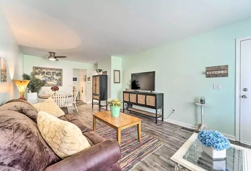 Charming Wilmington Home W/ Screened In Porch